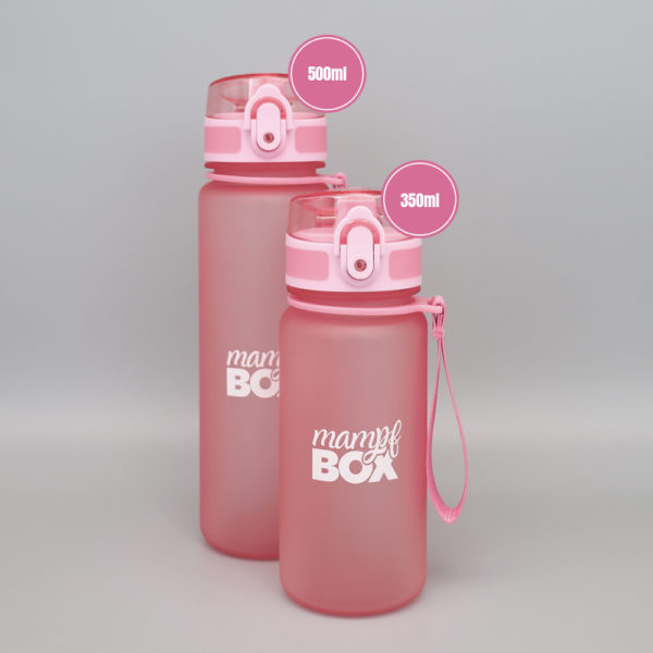 Auslaufsichere Trinkflasche für Kinder in pink. BPA-frei und Kohlensäure geeignet. Ideal für Schule und Kindergarten. 350ml und 500ml Fassungsvermögen verfügbar. Frontansicht mit Nylon-Trageschlaufe. Flaschenkörper aus Tritan. Geruchs- und Geschmacksneutral.